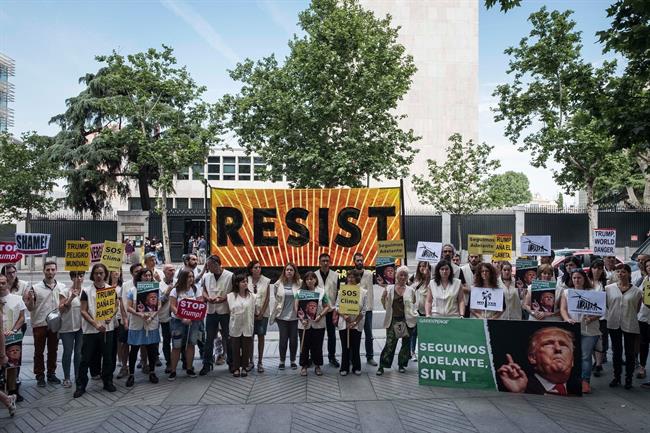 Embajada de Estados Unidos. Madrid, España. Activistas de Greenpeace | PEDRO ARMESTRE/GREENPEACE ep embajadaestados unidos madrid espana activistasgreenpeace