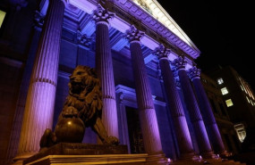ep fachada del congreso iluminado de violeta con motivo del dia internacional de la mujer