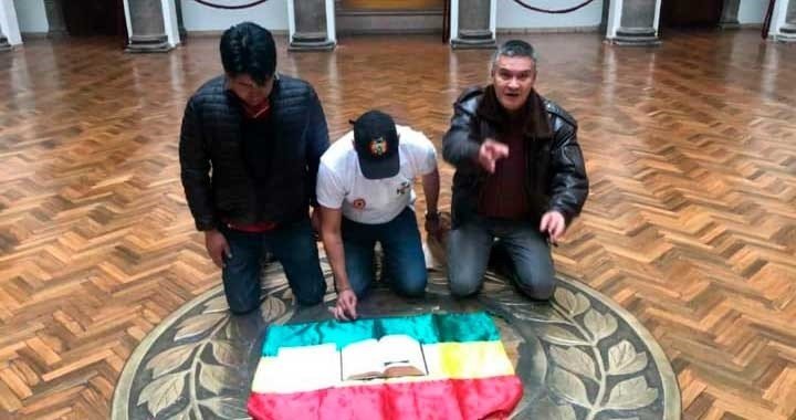 ep fernando camacho y marco pumari en el palacio de gobierno de la paz