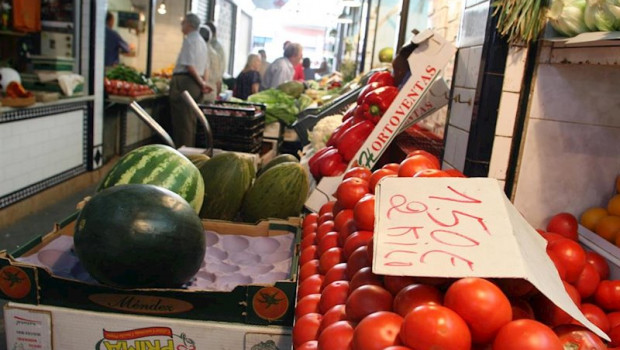 ep foto de un mercado de frutas y verduras en andalucia