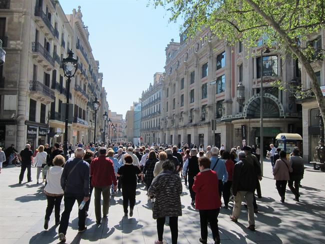 ep gente persona personas paseando paseo turistas turismo jubilados