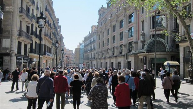ep gente persona personas paseando paseo turistas turismo jubilados