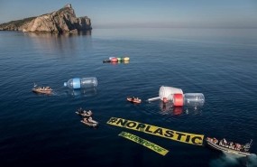 ep greenpeace objetos gigantes mediterraneo
