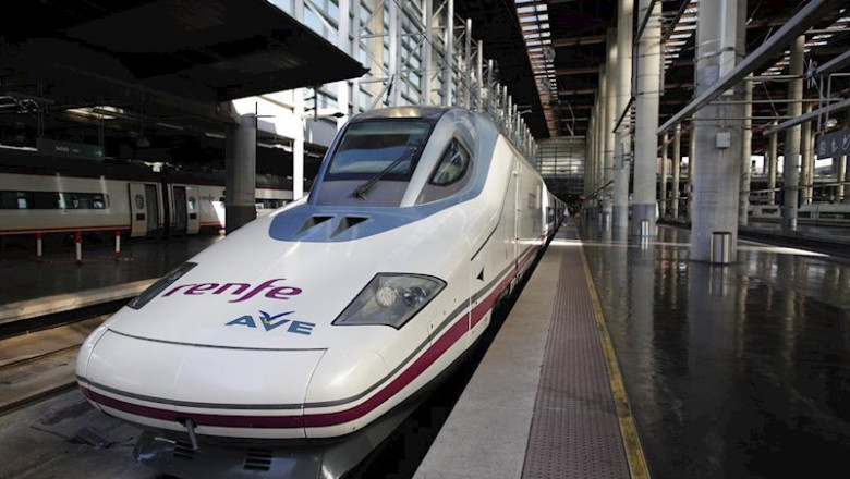 ep imagen del tren de la nueva linea ave que une madrid antequera y granada durante su inauguracion ep imagen del tren de la nueva linea ave que une madrid antequera y granada durante su inauguracion