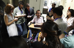 ep jefe negociadorsecretarioaccionpodemos pablo echenique enpasilloscongresolos diputados horas previasdebatesegunda votacionla investiduracandidato socialistala presidenciagobierno