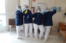 ep joma produce diademas de mascarilla e impermeables para el personal sanitario que atiende a los