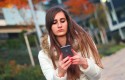 ep joven chica adolescente smartphone telefono iphone texto mensajeria whatsapp ep joven chica adolescente smartphone telefono iphone texto mensajeria whatsapp