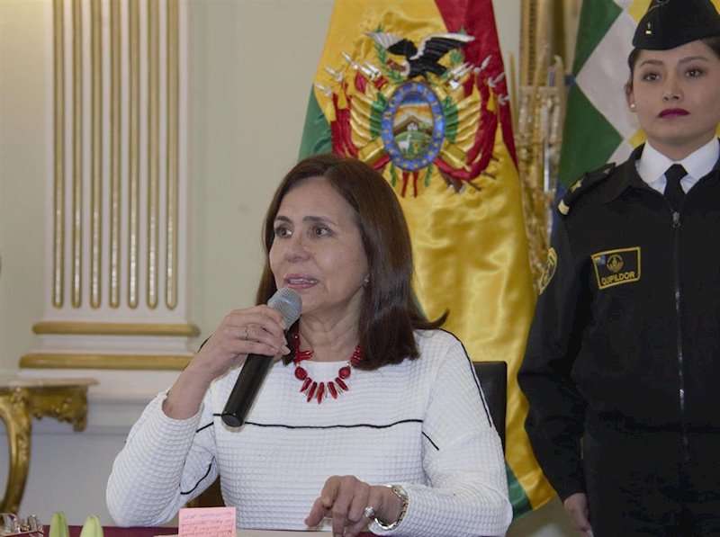 ep la ministra de asuntos exteriores de bolivia karen longaric
