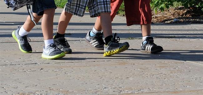 Niños, alumos caminando al colegio | ISGLOBAL ep ninos alumos caminandocolegio