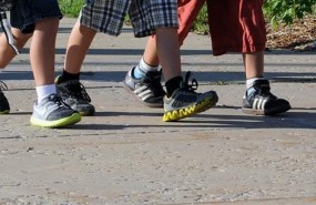 ep ninos alumos caminandocolegio