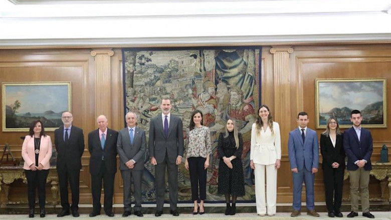 Representantes de Aldeas Infantiles SOS junto con los cinco jóvenes con los Reyes de España en el Palacio de la Zarzuela | ALDEAS INFANTILES SOS ep representantes de aldeas infantiles sos junto con los cinco jovenes con los reyes de espana en el