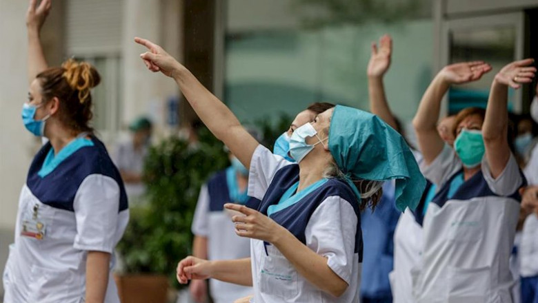 ep sanitarios aplauden en la fundacion jimenez diaz de madrid el 7 de abril de 2020 ep sanitarios aplauden en la fundacion jimenez diaz de madrid el 7 de abril de 2020