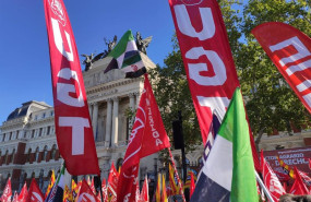 ep trabajadores del campo convocados por ugt y ccoo se manifiestan ante el ministerio de agricultura