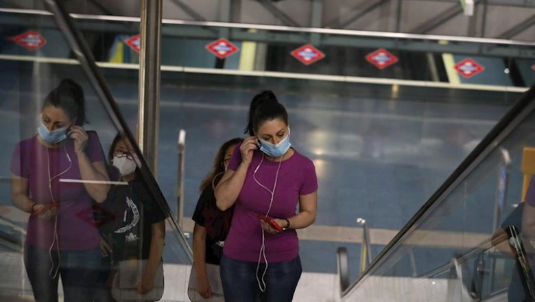 ep una mujer protegida con mascarilla hace uso del metro de madrid el mismo dia de la presentacion ep una mujer protegida con mascarilla hace uso del metro de madrid el mismo dia de la presentacion