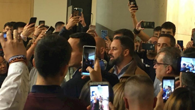 Abascal se ha dirigido a los simpatizantes que por motivos de aforo no han podido estar presentes en el mitin. | EUROPA PRESS ep abascal se ha dirigido a los simpatizantes que por motivos de aforo no han podido estar presentes
