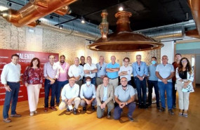 ep agricultores y representantes del grupo manzanilla olive visitan la fabrica de heineken sevilla y