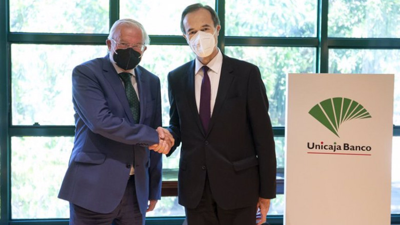 ep archivo   de izquierda a derecha el presidente de unicaja banco manuel azuaga y consejero