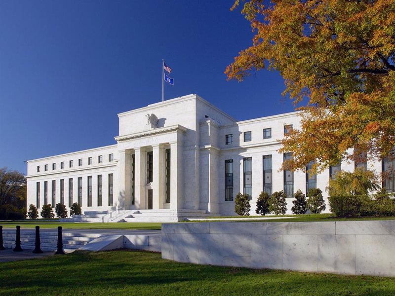 La Fed avisa que las fuertes subidas de tipos y las stablecoins son un riesgo para EEUU