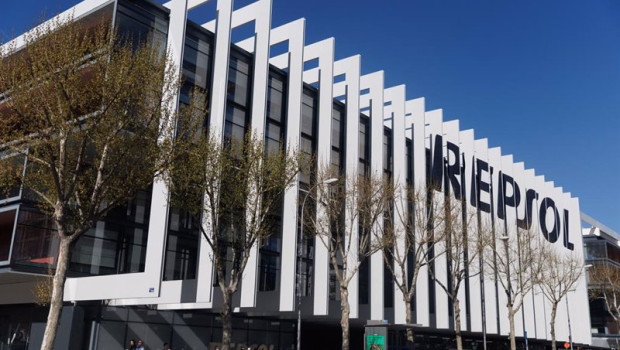 ep archivo   fachada de la sede de repsol en madrid