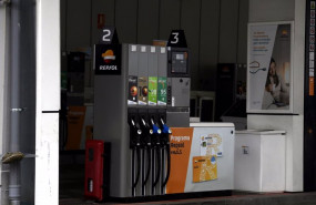 ep archivo   surtidores de gasolina en madrid espana a 14 de mayo de 2020