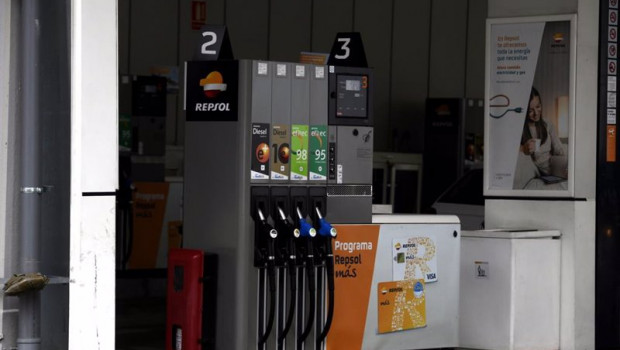 ep archivo   surtidores de gasolina en madrid espana a 14 de mayo de 2020
