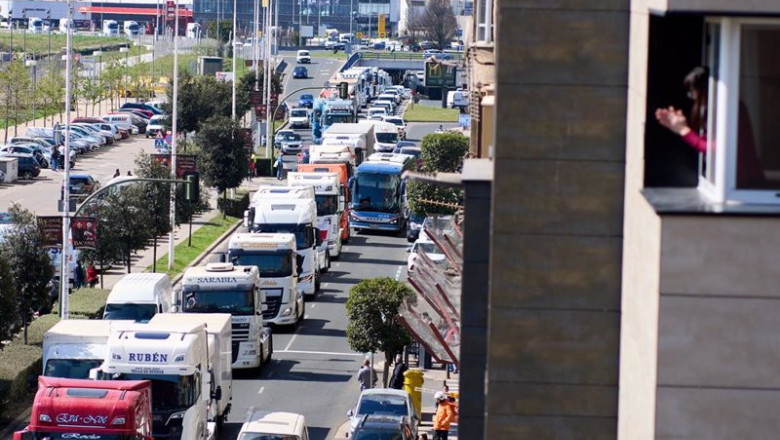 Archivo - Varios camiones en una marcha convocada desde el polígono de Raos hasta el Centro Botín, en el paro del pasado mes de marzo | Juan Manuel Serrano Arce - Europa Press - Archivo ep archivo varios camiones en una marcha convocada desde el poligono de raos hasta el centro botin