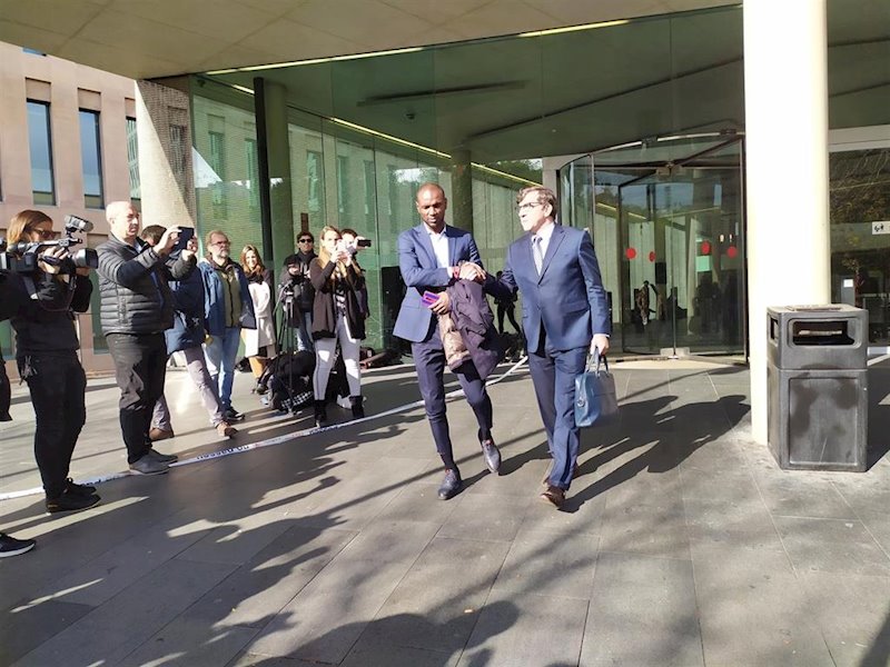 ep el director deportivo del fc barcelona eric abidal y su abogado carles monguilod