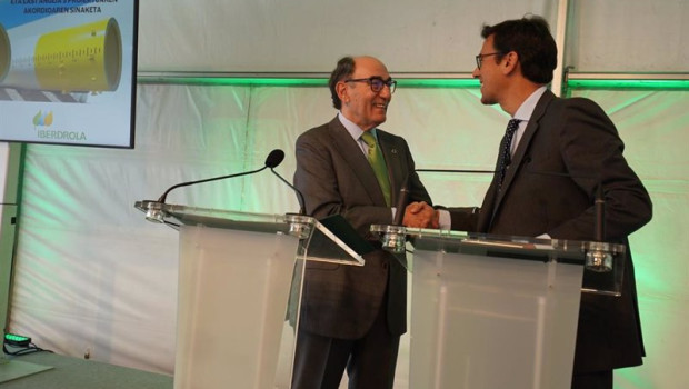 ep el presidente de iberdrola ignacio sanchez galan junto al presidente de haizea wind group damaso ep el presidente de iberdrola ignacio sanchez galan junto al presidente de haizea wind group damaso