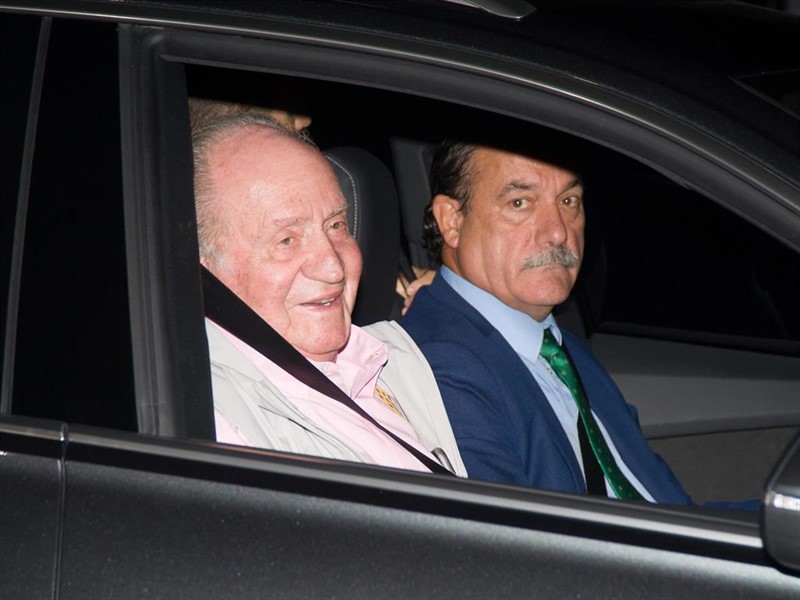 La Fiscalía cree que Juan Carlos I cobró comisiones por mediar en negocios internacionales