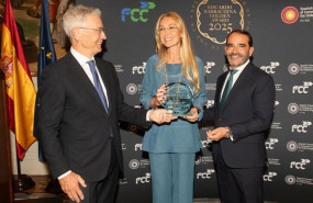 ep esther alcocer koplowitz galardonada con el premio de oro eduardo barrachina 2025