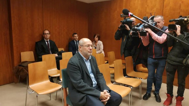 ep francisco igea en el banquillo de los juzgados de valladolid para responder de un presunto delito