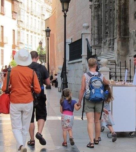Inmediaciones catedral de málaga turistas viajeros visitantes | EUROPA PRESS ep inmediaciones catedralmalaga turistas viajeros visitantes