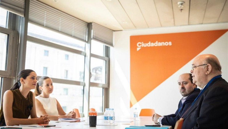 La portavoz de Ciuadanos en el Congreso, Inés Arrimadas, la portavoz adjunta, Melisa Rodríguez, junto al embajador de Juan Guaidó en España, Antonio Ecarri. | CIUDADANOS ep la portavoz de ciuadanos en el congreso ines arrimadas la portavoz adjunta melisa rodriguez junto
