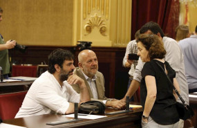 ep los diputados de mes per mallorca josep ferr y miquel ensenyat conversan con fina santiago y