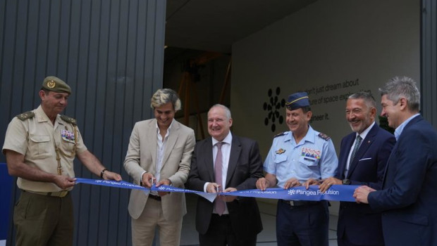 ep momento del corte de cinta de la nueva nave