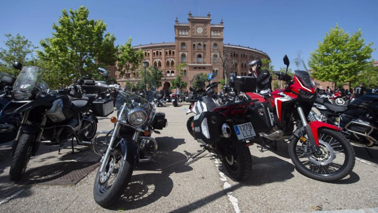Motos aparcadas en Madrid. | ALBERTO ORTEGA / ALBERTO ORTEGA ep motos aparcadas en madrid