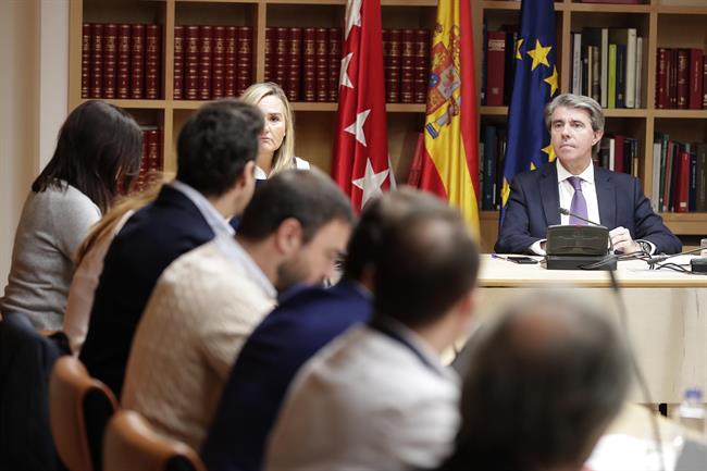 El presidente de la Comunidad de Madrid, Ángel Garrido, con los VTC. Foto de Arc | COMUNIDAD DE MADRID ep presidentela comunidadmadrid angel garrido convtc fotoarc