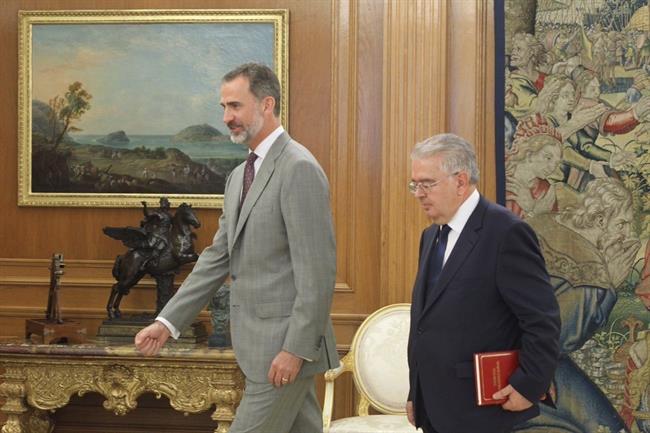 El presidente del TC, Juan José González Rivas, entrega al Rey la Memoria Anual | TWITTER DE LA CASA REAL ep presidentetc juan jose gonzalez rivas entregareymemoria anual