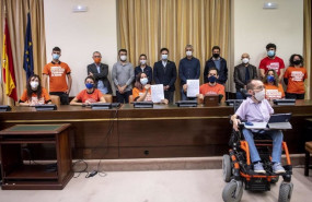 ep representantes del sindicato de inquilinos durante una reunion con portavoces de los grupos