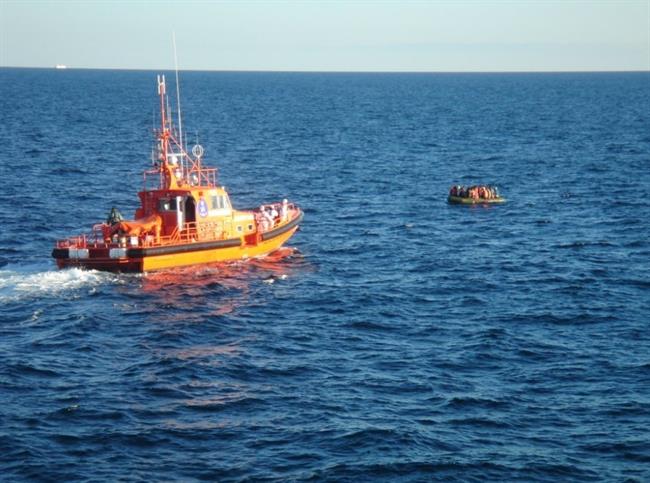 Rescate de una patera | SALVAMENTO MARÍTIMO ep rescateuna patera 20180508165810