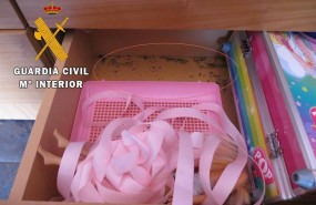 ep restos de marihuana localizados por la guardia civil en la mesita de noche de un menor en una