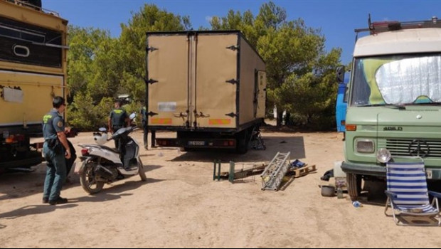 ep un total de 73 detenidos y 13 heridos tras desmantelarse en sant josep ibiza una fiesta ilegal