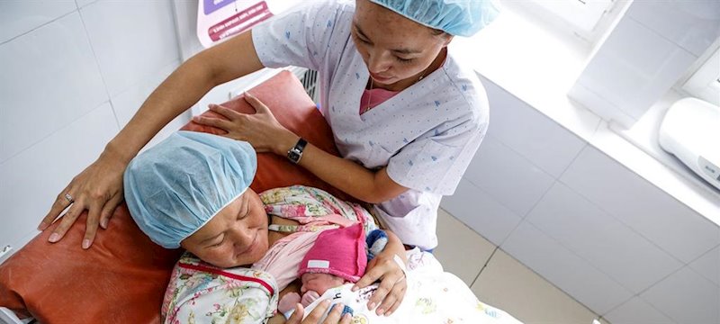 ep una madre y su bebe recien nacido