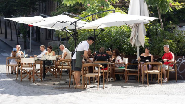 ep varias personas consumen en la terraza de un bar a 19 de agosto de 2026 en madrid espana