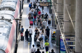 ep varias personas uno de los andenes de la estacion de atocha almudena grandes a 11 de agosto de ep varias personas uno de los andenes de la estacion de atocha almudena grandes a 11 de agosto de