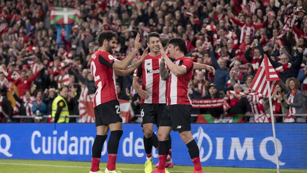 ep varios jugadores del athletic club celebran un gol
