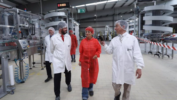 ep visita de la presidenta chivite a la empresa natur all de corella
