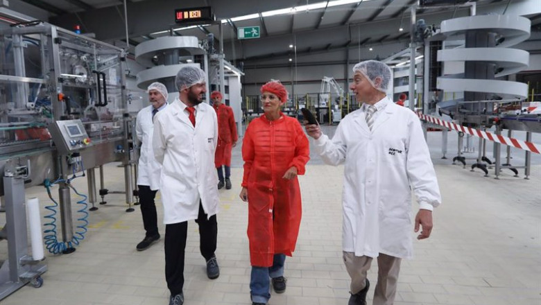 ep visita de la presidenta chivite a la empresa natur all de corella ep visita de la presidenta chivite a la empresa natur all de corella