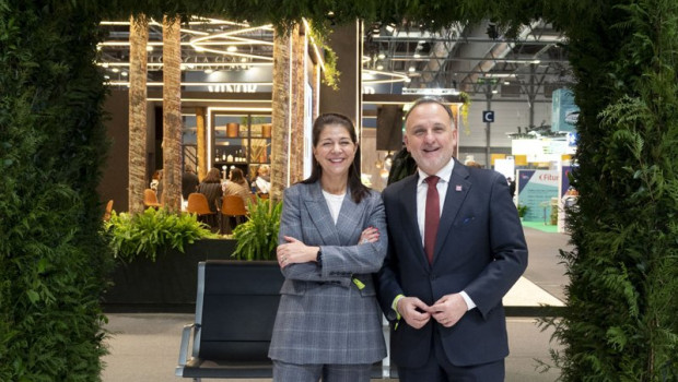 ep aena firma un acuerdo con spain film commission sfc para impulsar los aeropuertos como