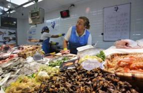 ep archivo   un puesto de venta de alimentos en un mercado